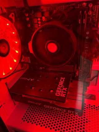 PC Gaming NitroPc con luces LED rojas