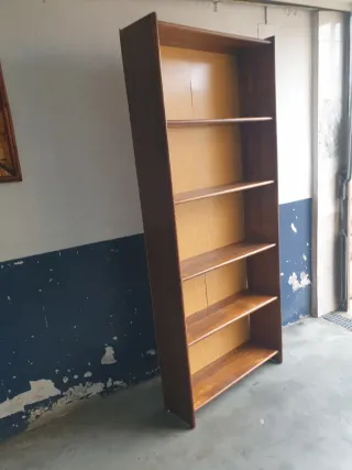 Estantería de madera