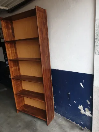 Estantería de madera