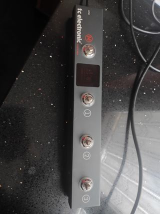 Amplificador TC Electronic + 2 Pantallas + Pedal