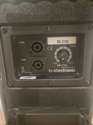 Amplificador TC Electronic + 2 Pantallas + Pedal