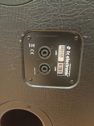 Amplificador TC Electronic + 2 Pantallas + Pedal