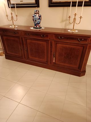 Mueble de caoba clásico para comedor