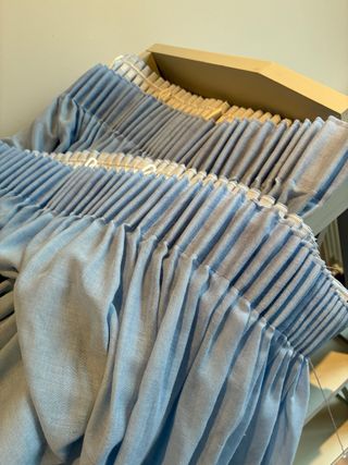 Cortinas azules de tela confeccionadas a mano