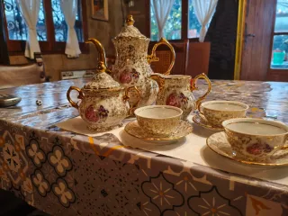 Juego de café de porcelana dorado