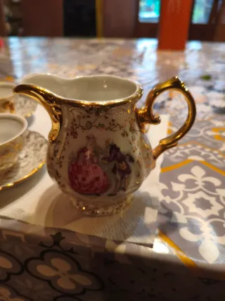 Juego de café de porcelana dorado