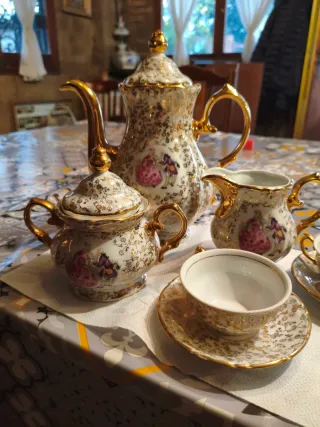 Juego de café de porcelana dorado