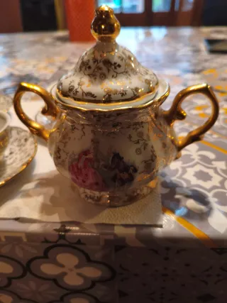 Juego de café de porcelana dorado