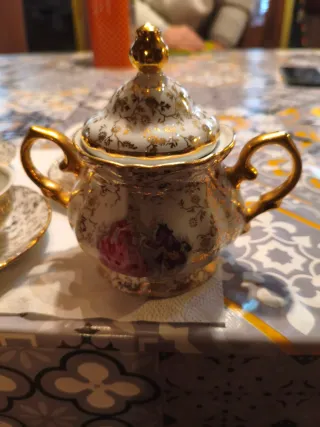 Juego de café de porcelana dorado