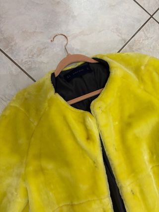 Pelliccia gialla di zara