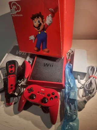 Consola Wii Mini rossa spagnola con comandi originali.