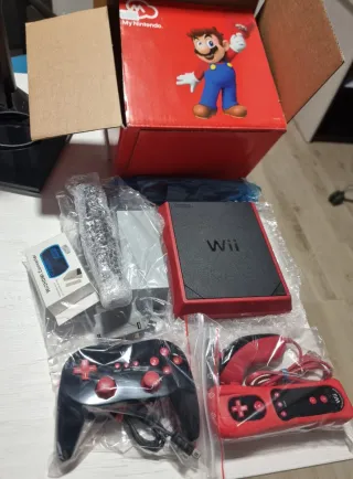 Wii Mini Roja Española con mandos originales.