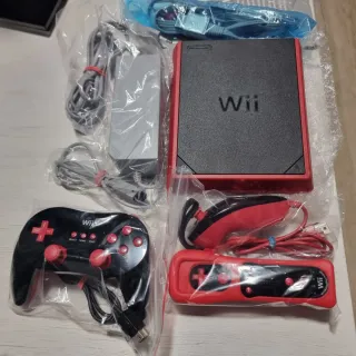 Wii Mini Roja Española con mandos originales.