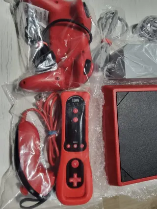 Wii Mini Roja Española con mandos originales.