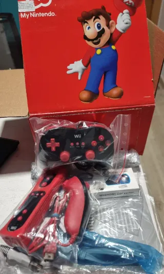 Wii Mini Roja Española con mandos originales.