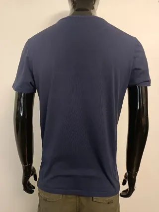 Camiseta Guess Azul con Logo Multicolor