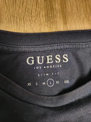 Camiseta Guess Azul con Logo Multicolor