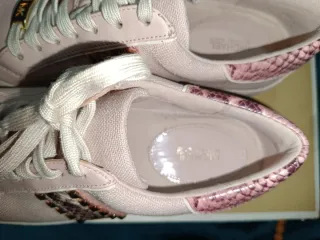 Zapatillas Michael Kors rosas y doradas