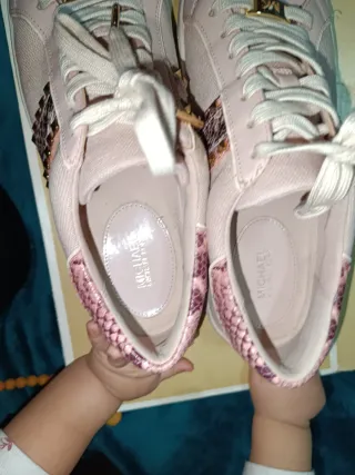 Zapatillas Michael Kors rosas y doradas