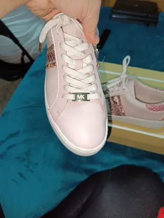 Zapatillas Michael Kors rosas y doradas