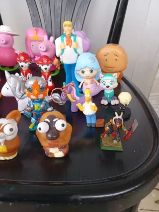 Colección de figuras de personajes