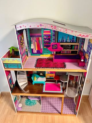 Casa de muñecas con muebles