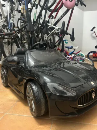 Coche eléctrico infantil negro