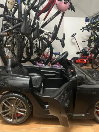Coche eléctrico infantil negro