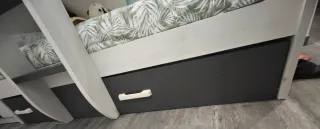 Litera infantil con cama abajo