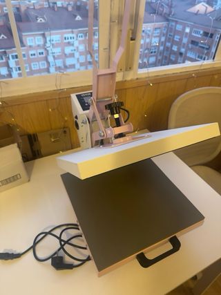 Mesa de escritorio Ikea, mas maquina de estampado