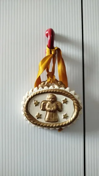 Medaglione angelo ceramica oro e bianco