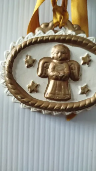 Medaglione angelo ceramica oro e bianco