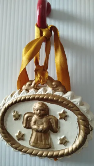 Medaglione angelo ceramica oro e bianco