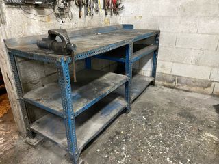Mesa de trabajo robusta azul