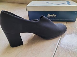 Zapatos de tacón negros Bata