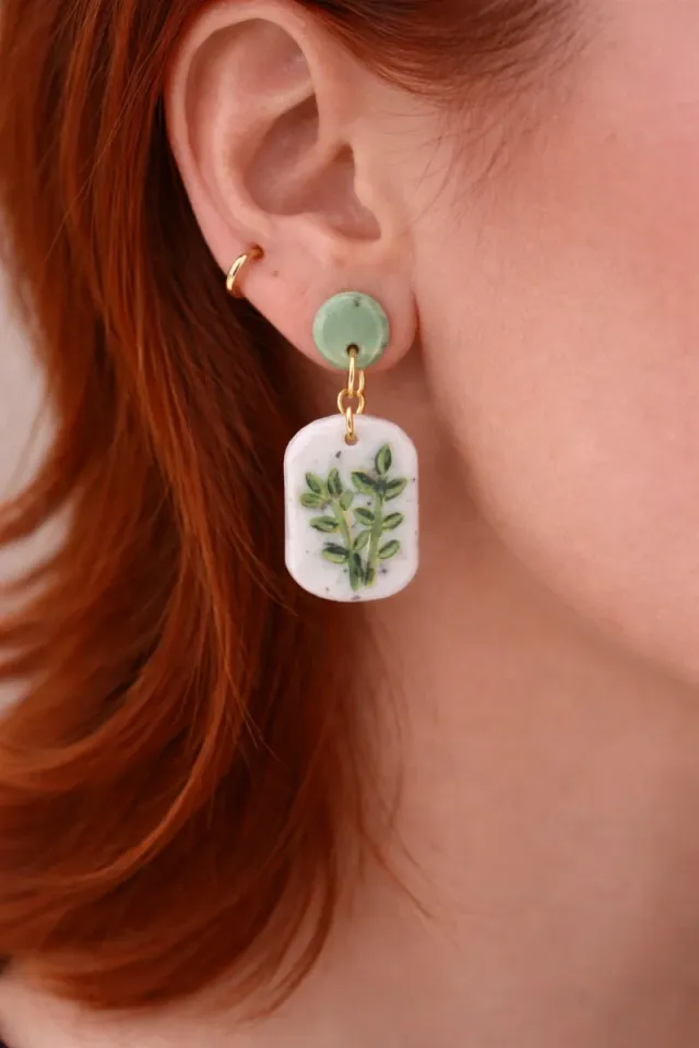 Pendientes verdes y blancos con hojas