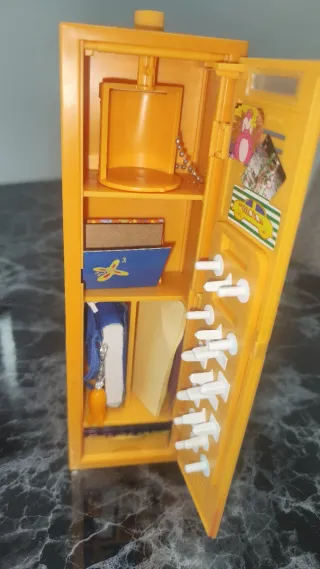 Barbie Vintage con Armadietto