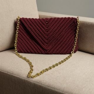 Borsa uncinetto con tracolla dorata