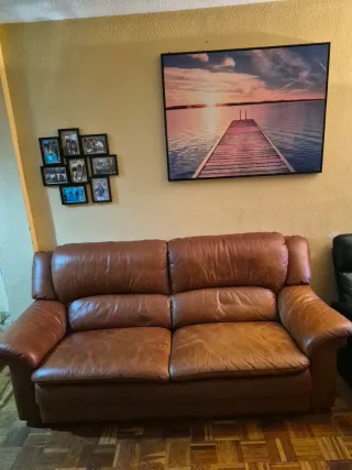 Sofá de cuero marrón