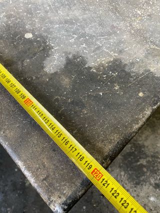 Mesa de trabajo metálica con ruedas