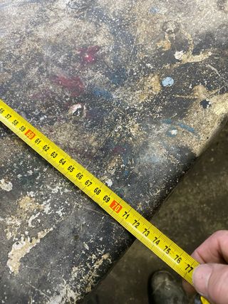 Mesa de trabajo metálica con ruedas