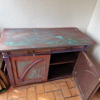 Mueble antiguo de madera