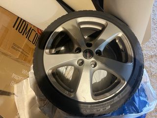 Vendo 4 llantas y cuatro neumáticos  Precio 595