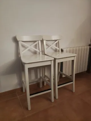 Taburetes altos blancos Ikea (2 unidades)