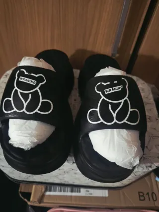 Chanclas negras con oso WRANING Talla 38/39