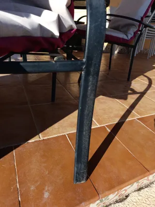 Mesa y 4 sillas de jardín