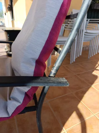 Mesa y 4 sillas de jardín