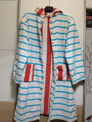 Albornoz a rayas blanco y azul