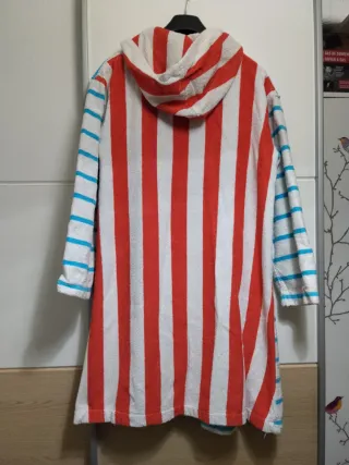 Albornoz a rayas blanco y azul