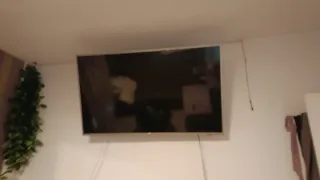 Televisión cama sofá mesita de noche aire acondici